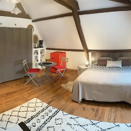 Chambre Cocooning En Etage Sur Le Chemin De Compostelle ホームステイ